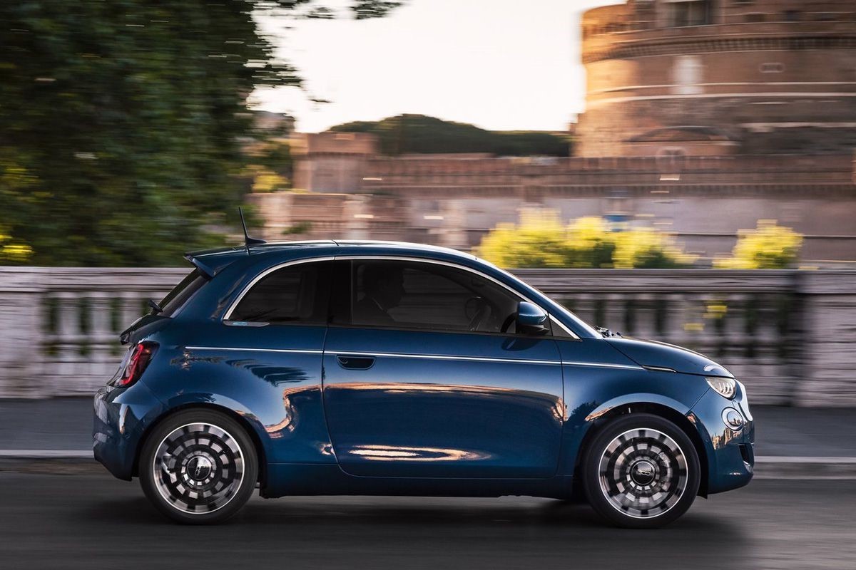 Fiat 500 con 45529 kilómetros de 2021 de segunda mano en Madrid